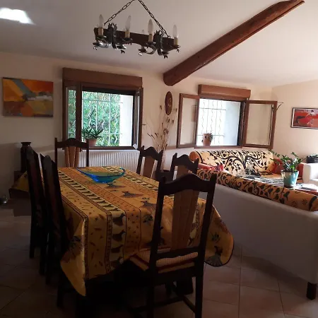Casa vacanze Presbytere Du 12 Eme Siecle Orthoux-Sérignac-et-Quilhan